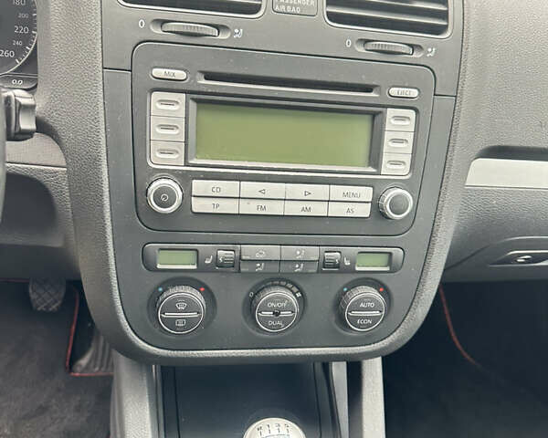 Синий Фольксваген Гольф, объемом двигателя 1.6 л и пробегом 230 тыс. км за 6200 $, фото 8 на Automoto.ua