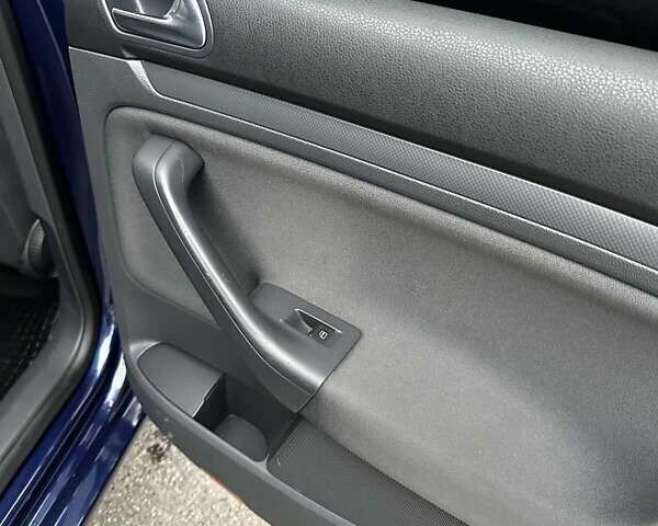 Синий Фольксваген Гольф, объемом двигателя 1.4 л и пробегом 210 тыс. км за 5500 $, фото 11 на Automoto.ua