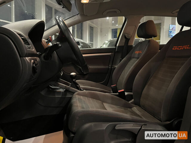 Синий Фольксваген Гольф, объемом двигателя 1.6 л и пробегом 230 тыс. км за 6000 $, фото 10 на Automoto.ua