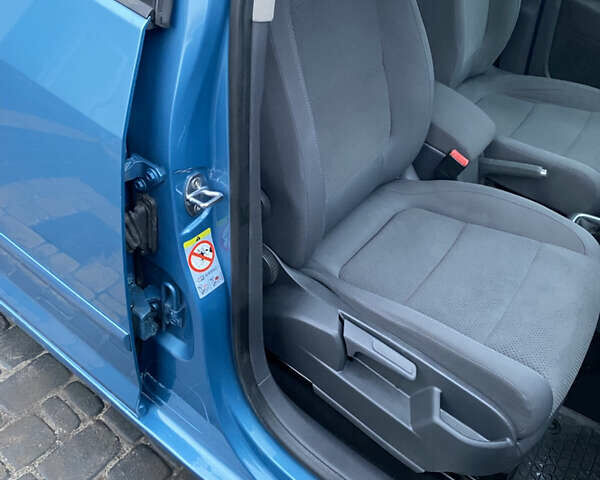 Синий Фольксваген Гольф, объемом двигателя 1.6 л и пробегом 235 тыс. км за 5000 $, фото 31 на Automoto.ua