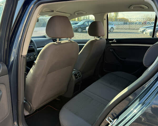 Синий Фольксваген Гольф, объемом двигателя 1.6 л и пробегом 233 тыс. км за 4900 $, фото 11 на Automoto.ua