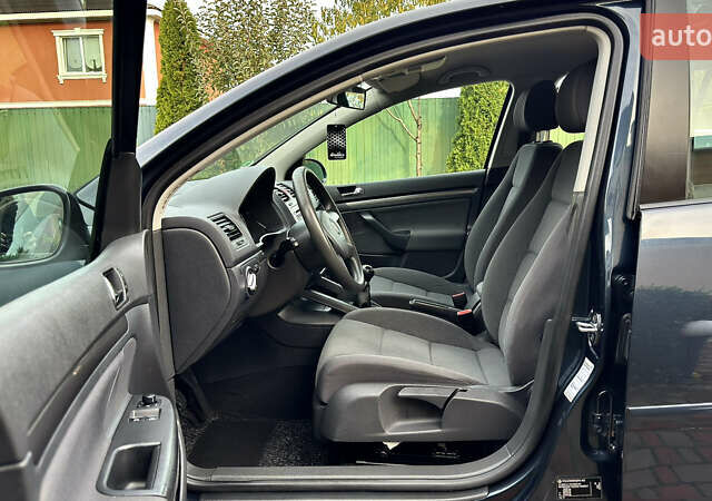 Синий Фольксваген Гольф, объемом двигателя 1.6 л и пробегом 154 тыс. км за 6346 $, фото 27 на Automoto.ua