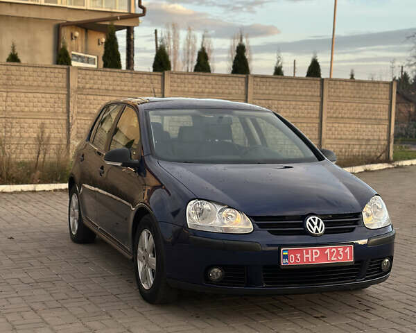 Синий Фольксваген Гольф, объемом двигателя 1.6 л и пробегом 206 тыс. км за 5950 $, фото 103 на Automoto.ua