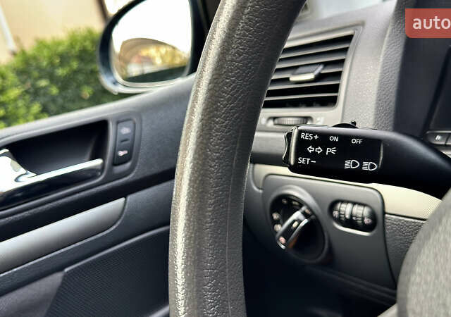 Синий Фольксваген Гольф, объемом двигателя 1.6 л и пробегом 154 тыс. км за 6346 $, фото 50 на Automoto.ua