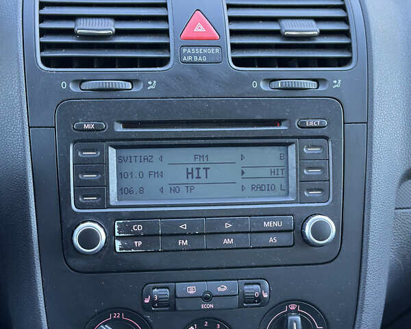 Синий Фольксваген Гольф, объемом двигателя 1.6 л и пробегом 206 тыс. км за 5950 $, фото 113 на Automoto.ua