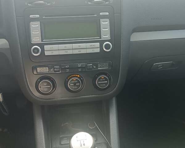 Синій Фольксваген Гольф, об'ємом двигуна 1.6 л та пробігом 240 тис. км за 4400 $, фото 6 на Automoto.ua