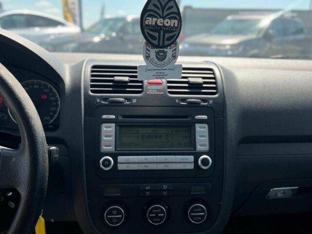 Синий Фольксваген Гольф, объемом двигателя 1.6 л и пробегом 188 тыс. км за 5500 $, фото 18 на Automoto.ua