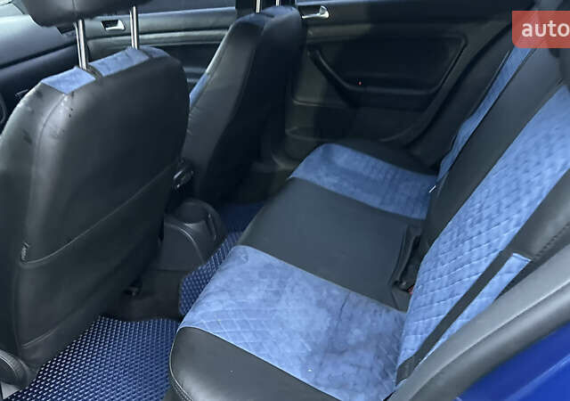 Фольксваген Гольф 2006 в Полтаве на Automoto.ua Синий Фольксваген Гольф, объемом двигателя 1.6 л и пробегом 175 тыс. км за 6400 $, фото 11 на Automoto.ua