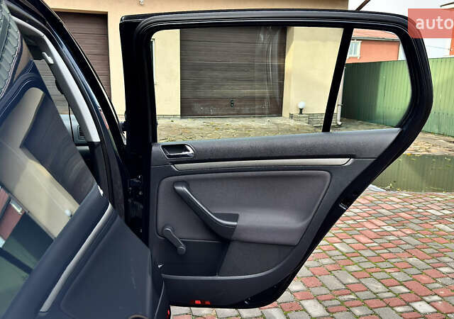 Синий Фольксваген Гольф, объемом двигателя 1.6 л и пробегом 154 тыс. км за 6346 $, фото 76 на Automoto.ua