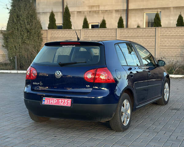 Синий Фольксваген Гольф, объемом двигателя 1.6 л и пробегом 206 тыс. км за 5950 $, фото 43 на Automoto.ua