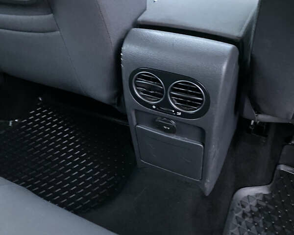 Синий Фольксваген Гольф, объемом двигателя 1.6 л и пробегом 235 тыс. км за 5000 $, фото 33 на Automoto.ua