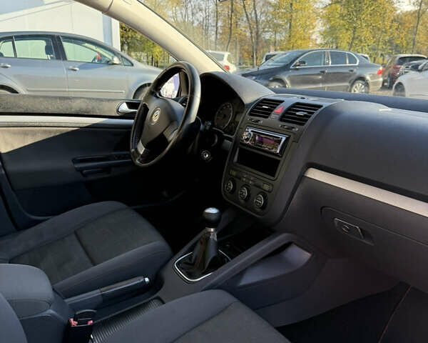 Синий Фольксваген Гольф, объемом двигателя 1.6 л и пробегом 233 тыс. км за 4900 $, фото 10 на Automoto.ua