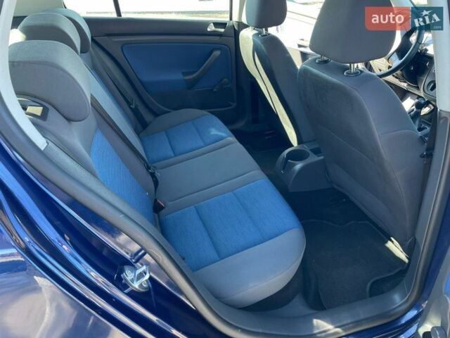 Синий Фольксваген Гольф, объемом двигателя 1.6 л и пробегом 212 тыс. км за 5750 $, фото 17 на Automoto.ua