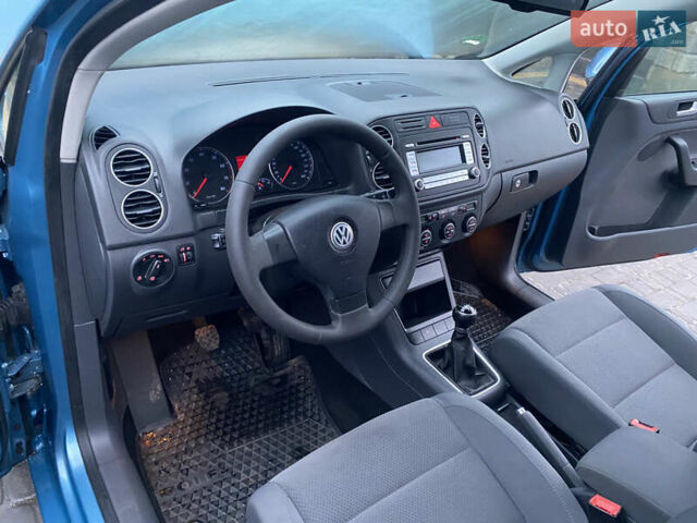 Синий Фольксваген Гольф, объемом двигателя 1.6 л и пробегом 235 тыс. км за 5000 $, фото 13 на Automoto.ua