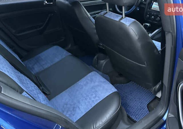 Фольксваген Гольф 2006 в Полтаве на Automoto.ua Синий Фольксваген Гольф, объемом двигателя 1.6 л и пробегом 175 тыс. км за 6400 $, фото 15 на Automoto.ua