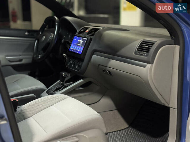 Синий Фольксваген Гольф, объемом двигателя 2 л и пробегом 285 тыс. км за 5700 $, фото 11 на Automoto.ua