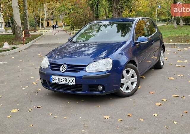 Синий Фольксваген Гольф, объемом двигателя 1.6 л и пробегом 275 тыс. км за 4000 $, фото 1 на Automoto.ua