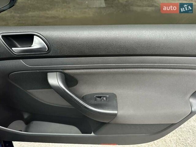 Синий Фольксваген Гольф, объемом двигателя 1.4 л и пробегом 210 тыс. км за 5500 $, фото 12 на Automoto.ua