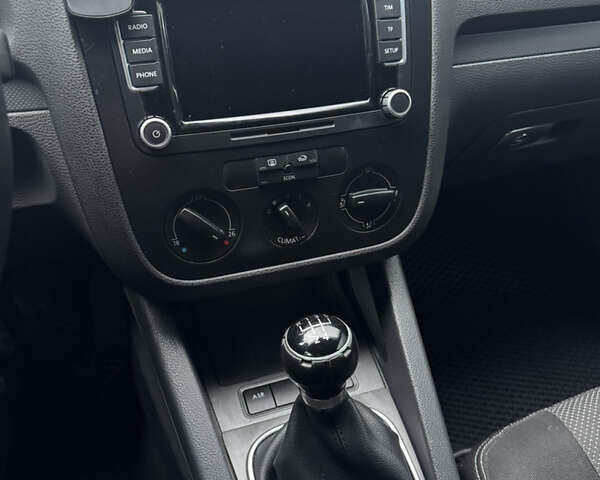 Синий Фольксваген Гольф, объемом двигателя 1.39 л и пробегом 261 тыс. км за 4750 $, фото 10 на Automoto.ua