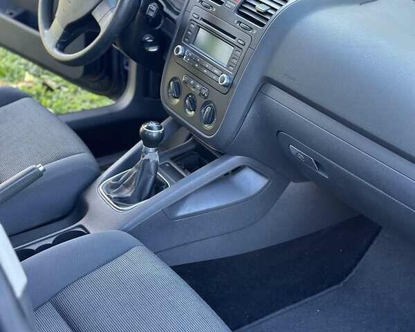 Синий Фольксваген Гольф, объемом двигателя 1.6 л и пробегом 206 тыс. км за 6200 $, фото 32 на Automoto.ua