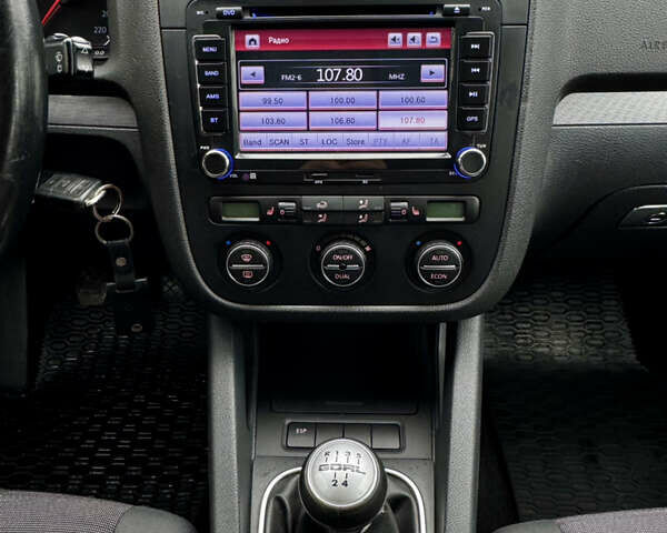 Синий Фольксваген Гольф, объемом двигателя 1.4 л и пробегом 252 тыс. км за 6500 $, фото 24 на Automoto.ua