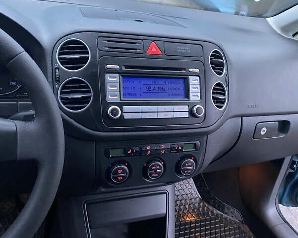 Синий Фольксваген Гольф, объемом двигателя 1.6 л и пробегом 235 тыс. км за 5000 $, фото 14 на Automoto.ua