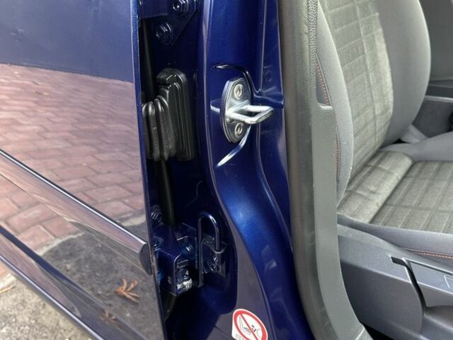 Синий Фольксваген Гольф, объемом двигателя 1.6 л и пробегом 190 тыс. км за 5899 $, фото 16 на Automoto.ua