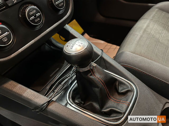 Синий Фольксваген Гольф, объемом двигателя 1.6 л и пробегом 230 тыс. км за 6000 $, фото 13 на Automoto.ua