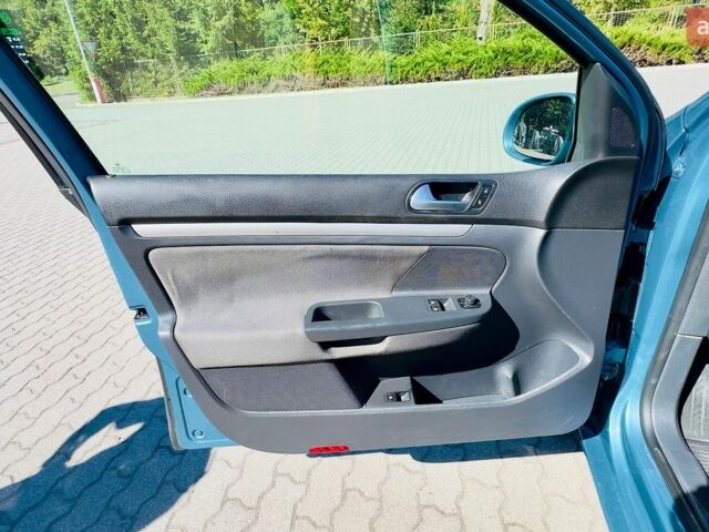 Синий Фольксваген Гольф, объемом двигателя 2 л и пробегом 273 тыс. км за 5550 $, фото 10 на Automoto.ua