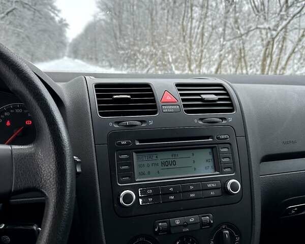 Синий Фольксваген Гольф, объемом двигателя 1.6 л и пробегом 206 тыс. км за 5900 $, фото 29 на Automoto.ua