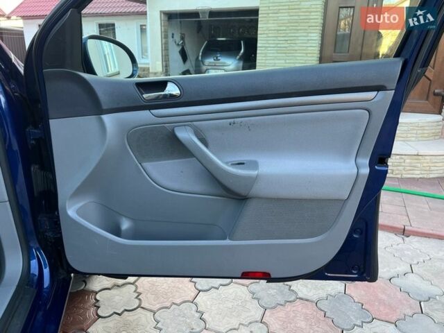 Синий Фольксваген Гольф, объемом двигателя 1.6 л и пробегом 207 тыс. км за 6800 $, фото 60 на Automoto.ua