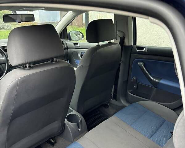 Синій Фольксваген Гольф, об'ємом двигуна 1.6 л та пробігом 321 тис. км за 6000 $, фото 11 на Automoto.ua