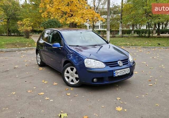 Синий Фольксваген Гольф, объемом двигателя 1.6 л и пробегом 275 тыс. км за 4000 $, фото 5 на Automoto.ua