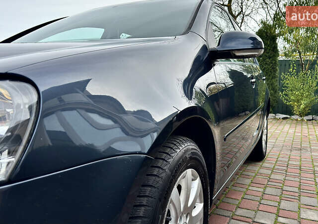 Синий Фольксваген Гольф, объемом двигателя 1.6 л и пробегом 154 тыс. км за 6346 $, фото 7 на Automoto.ua