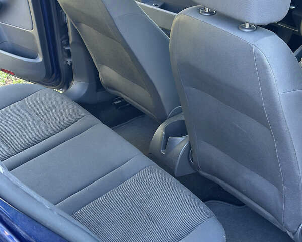 Синий Фольксваген Гольф, объемом двигателя 1.6 л и пробегом 206 тыс. км за 5950 $, фото 108 на Automoto.ua