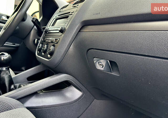 Синий Фольксваген Гольф, объемом двигателя 1.6 л и пробегом 154 тыс. км за 6346 $, фото 62 на Automoto.ua