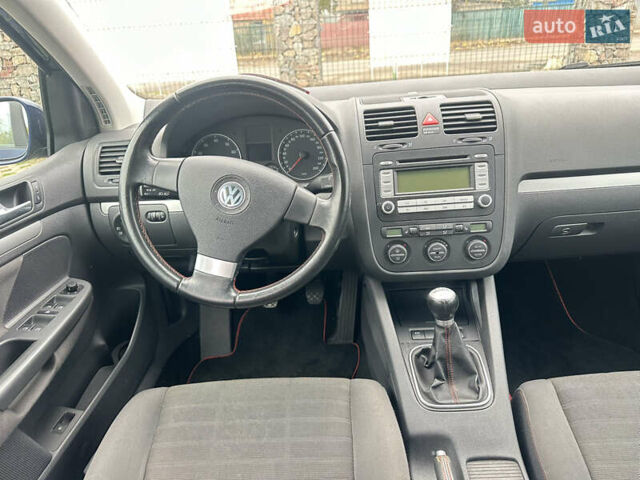 Синий Фольксваген Гольф, объемом двигателя 1.6 л и пробегом 230 тыс. км за 6200 $, фото 7 на Automoto.ua