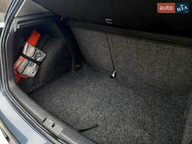 Синий Фольксваген Гольф, объемом двигателя 1.6 л и пробегом 206 тыс. км за 6300 $, фото 41 на Automoto.ua