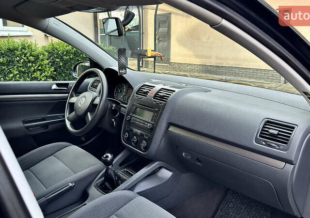 Синий Фольксваген Гольф, объемом двигателя 1.6 л и пробегом 154 тыс. км за 6346 $, фото 43 на Automoto.ua