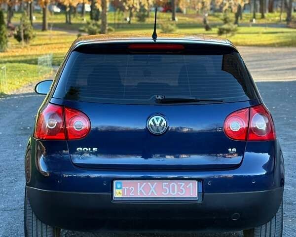Синий Фольксваген Гольф, объемом двигателя 1.6 л и пробегом 221 тыс. км за 5800 $, фото 5 на Automoto.ua