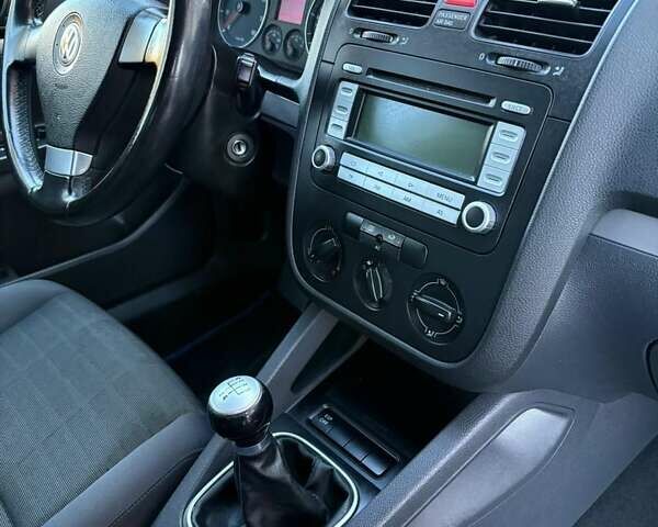 Синий Фольксваген Гольф, объемом двигателя 1.6 л и пробегом 221 тыс. км за 5800 $, фото 27 на Automoto.ua