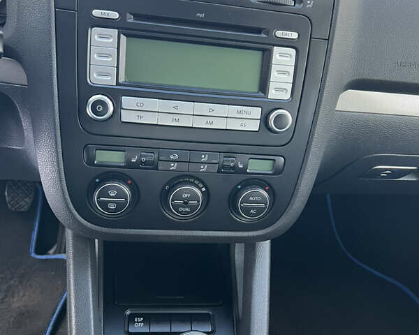 Синий Фольксваген Гольф, объемом двигателя 1.6 л и пробегом 235 тыс. км за 5999 $, фото 36 на Automoto.ua