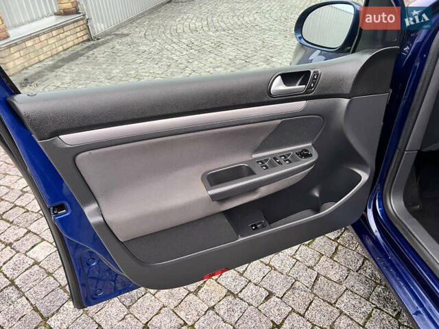 Синий Фольксваген Гольф, объемом двигателя 1.6 л и пробегом 161 тыс. км за 5800 $, фото 26 на Automoto.ua