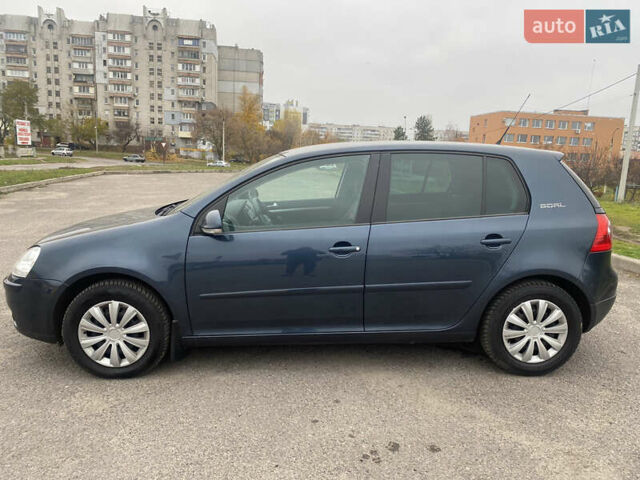Синий Фольксваген Гольф, объемом двигателя 1.6 л и пробегом 230 тыс. км за 5950 $, фото 4 на Automoto.ua