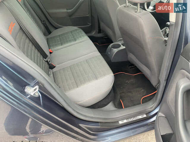 Синий Фольксваген Гольф, объемом двигателя 1.6 л и пробегом 230 тыс. км за 5950 $, фото 23 на Automoto.ua