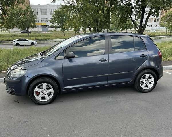 Синий Фольксваген Гольф, объемом двигателя 1.6 л и пробегом 276 тыс. км за 6750 $, фото 1 на Automoto.ua