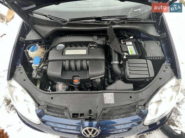 Синий Фольксваген Гольф, объемом двигателя 1.6 л и пробегом 162 тыс. км за 5800 $, фото 3 на Automoto.ua