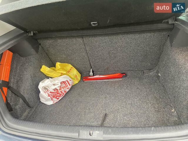 Синий Фольксваген Гольф, объемом двигателя 1.6 л и пробегом 230 тыс. км за 5950 $, фото 20 на Automoto.ua