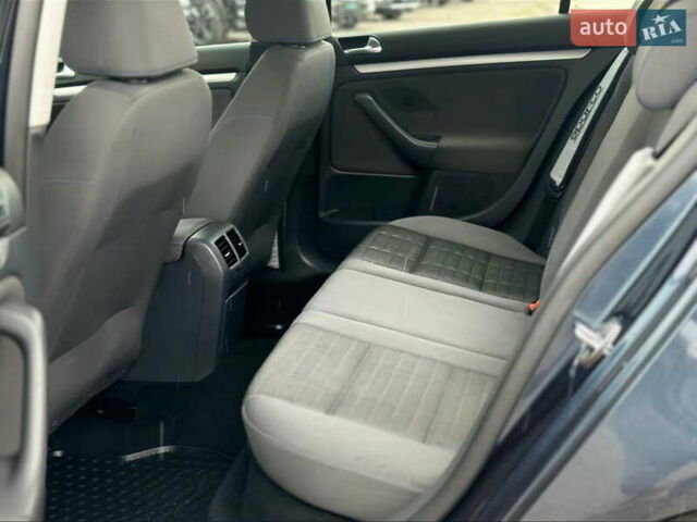 Синий Фольксваген Гольф, объемом двигателя 1.4 л и пробегом 210 тыс. км за 6600 $, фото 14 на Automoto.ua