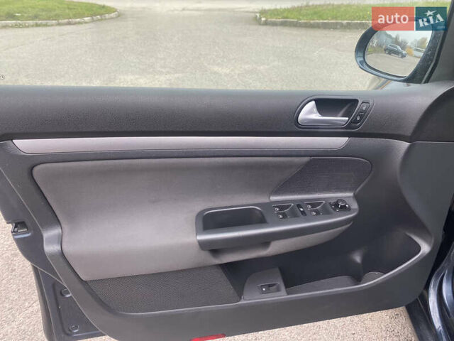 Синий Фольксваген Гольф, объемом двигателя 1.6 л и пробегом 230 тыс. км за 5950 $, фото 9 на Automoto.ua